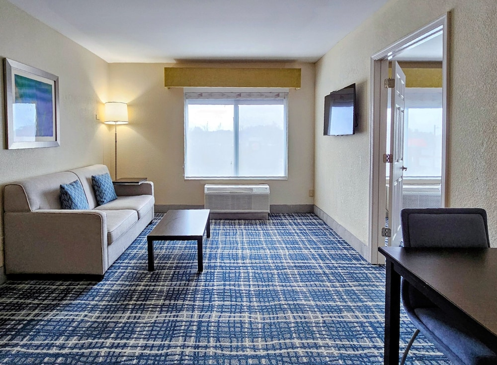 Suite, 1 King Bed with Sofa bed (Additional Living Area) - Photo 9