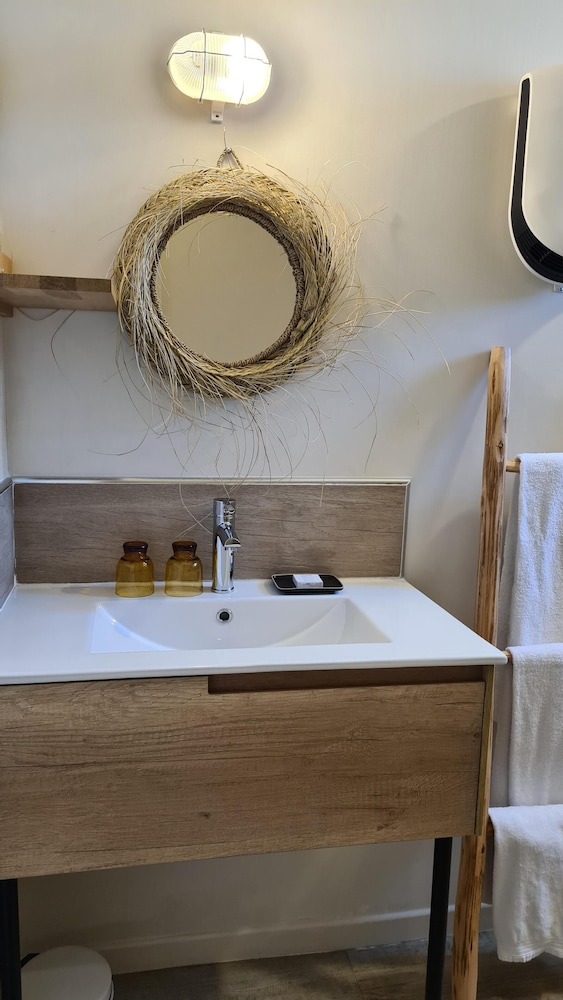 Deluxe Double Room, City View - Photo 22