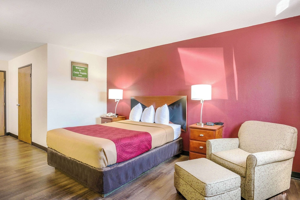 Room, 1 Queen Bed, Non Smoking (Senior room) photo 2