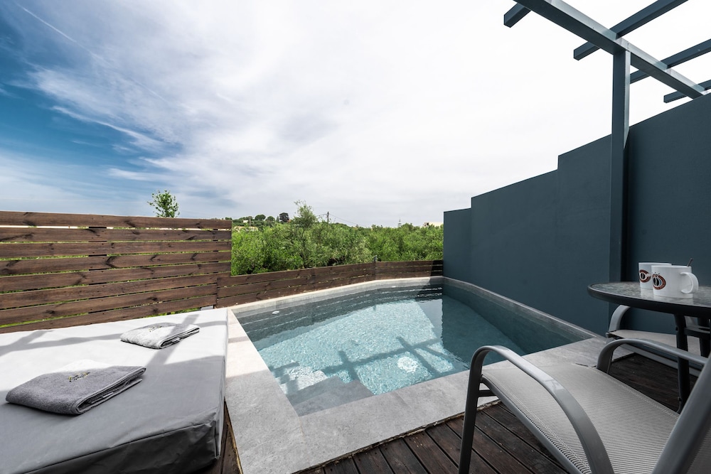 Superior Double Room, Private Pool - Photo 8
