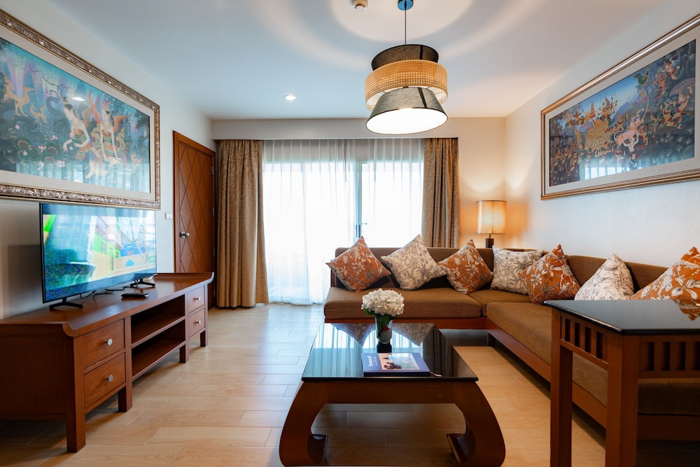 Royal Executive Suite 2 Bedroom - Photo 8