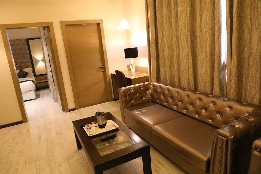 Executive Room - Photo 6