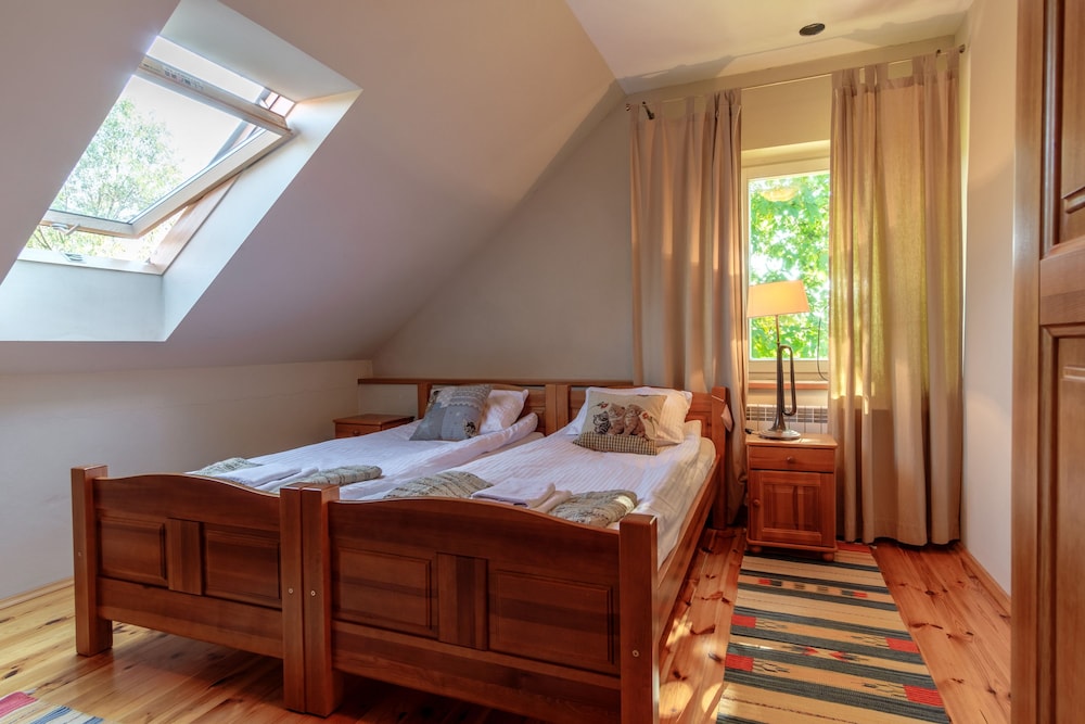 House, 4 Bedrooms photo 1