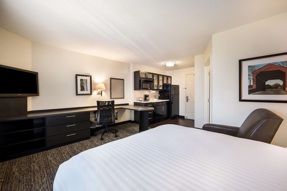 Studio Suite, 1 Queen Bed, Accessible (Mobility Tub) photo 2