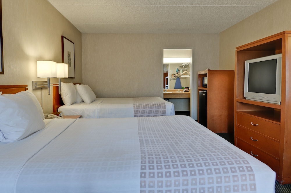 Standard Room, 2 Queen Beds photo 1