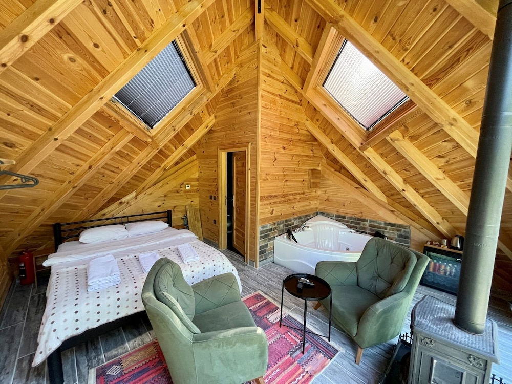 Deluxe Tree House photo 1