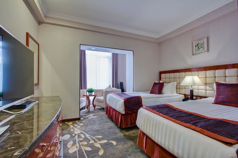 Superior Twin Room, City View photo 1