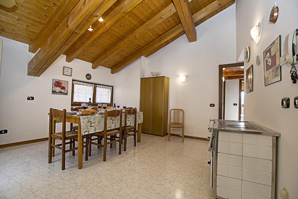 Family Apartment, 2 Bedrooms, Non Smoking, Kitchen - Photo 4