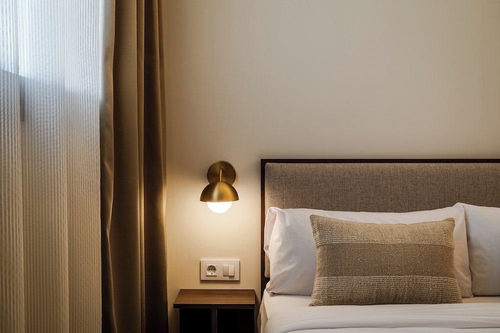 Comfort Single (Shared Bathroom)
