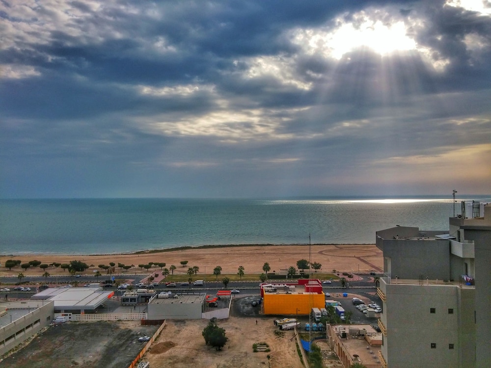 Standard Room, 1 King Bed, Sea View photo 3