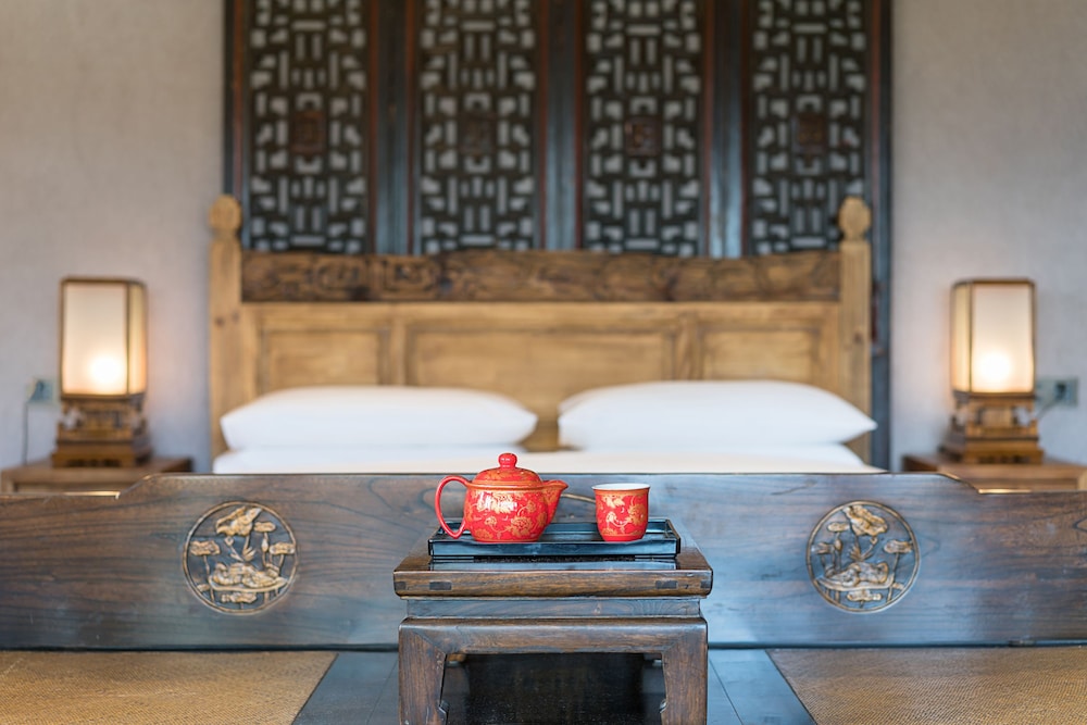 Panoramic Suite, 1 King Bed, Bathtub, City View photo 3