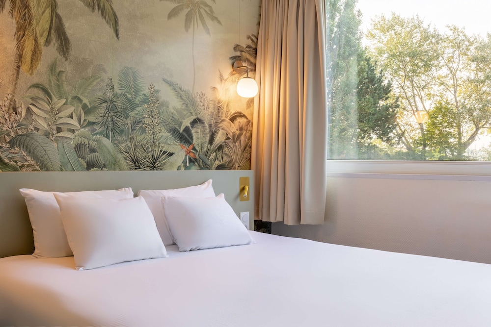 Superior Room, 1 Queen Bed, Non Smoking, Lake View - Photo 7