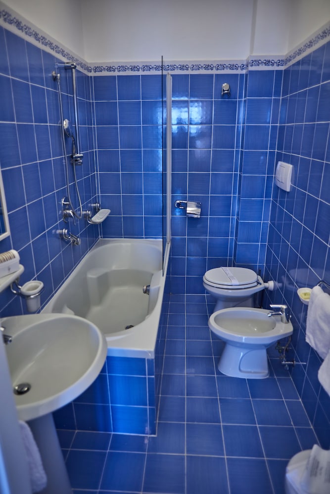 Superior Double Room, 1 Double or 2 Twin Beds, Balcony, Sea View - Photo 6