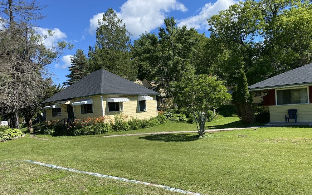 Lakeside Cottage photo 3