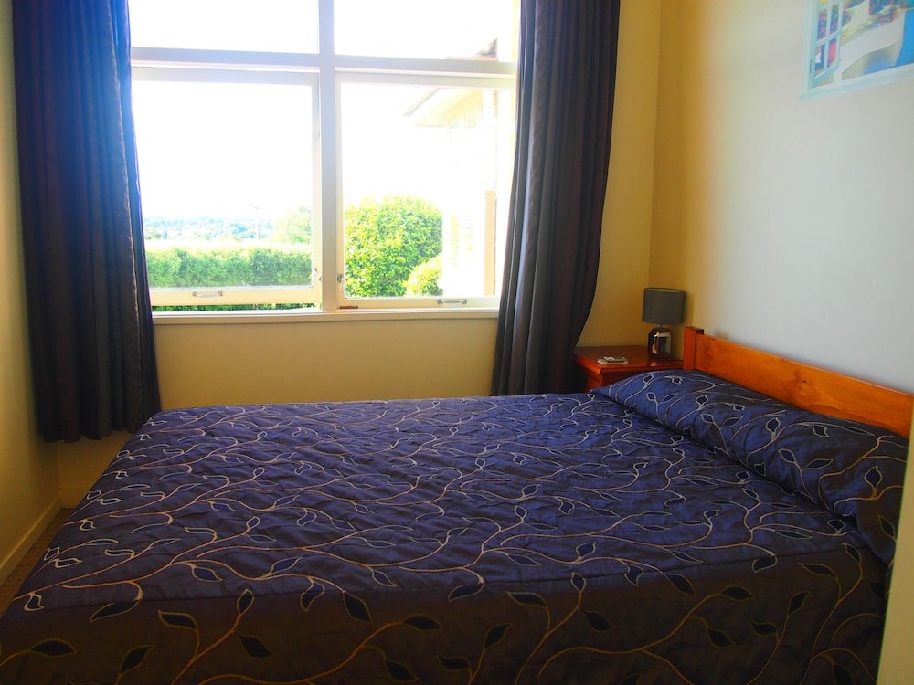 Family Room, 1 Bedroom, Lake View photo 2