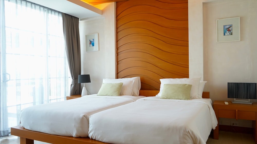 203 The Supreme Seaview: Beach Zone