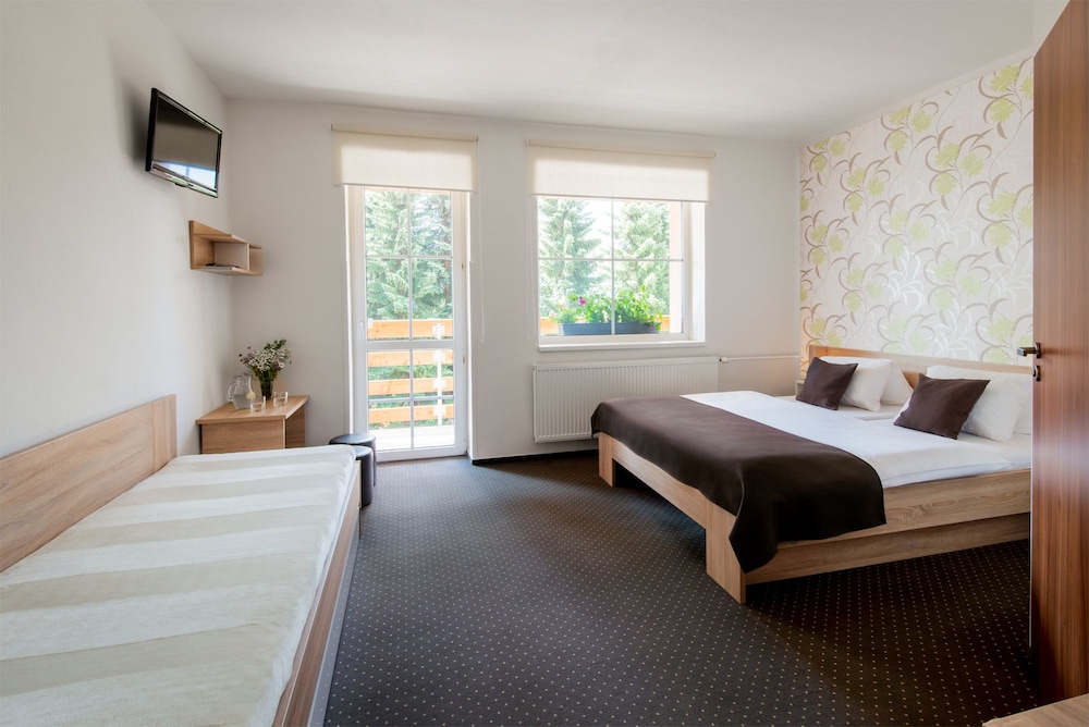 Standard Triple Room, Balcony photo 2