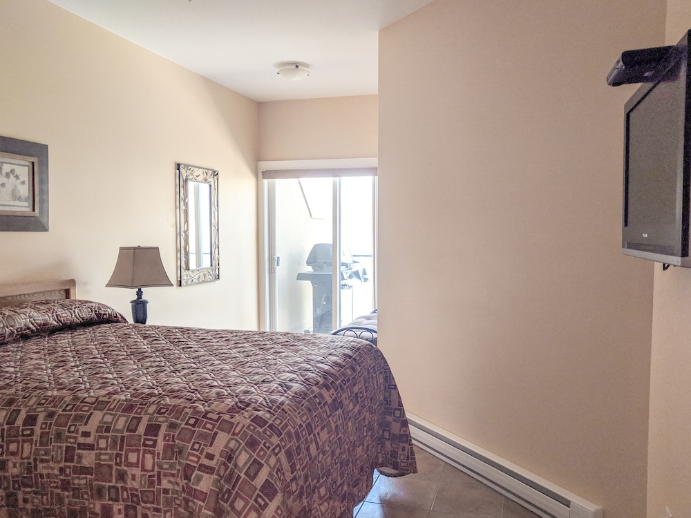 Deluxe Suite, 2 Bedrooms (Waterfront) photo 3