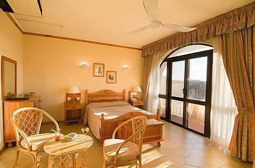 Standard Double or Twin Room - Photo 5