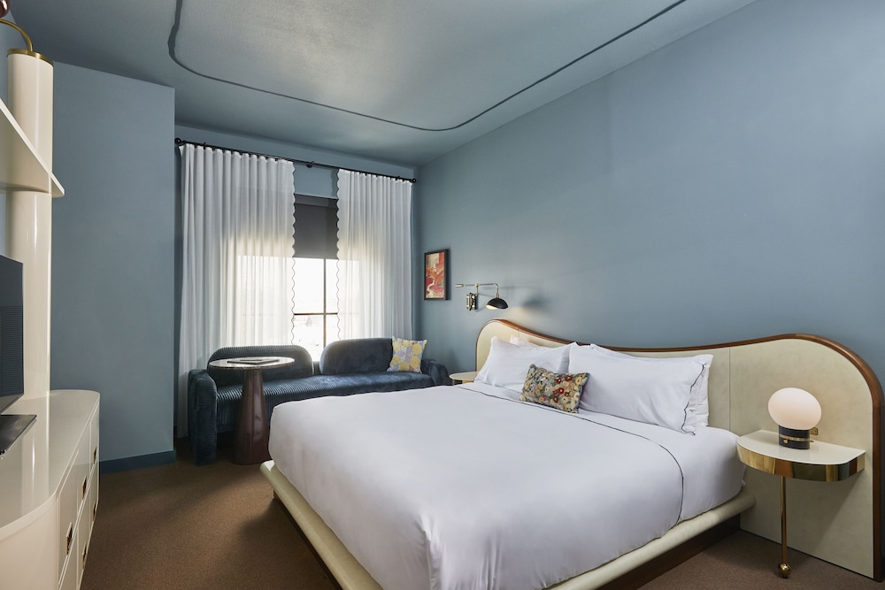 Room, 1 King Bed (King Louie)