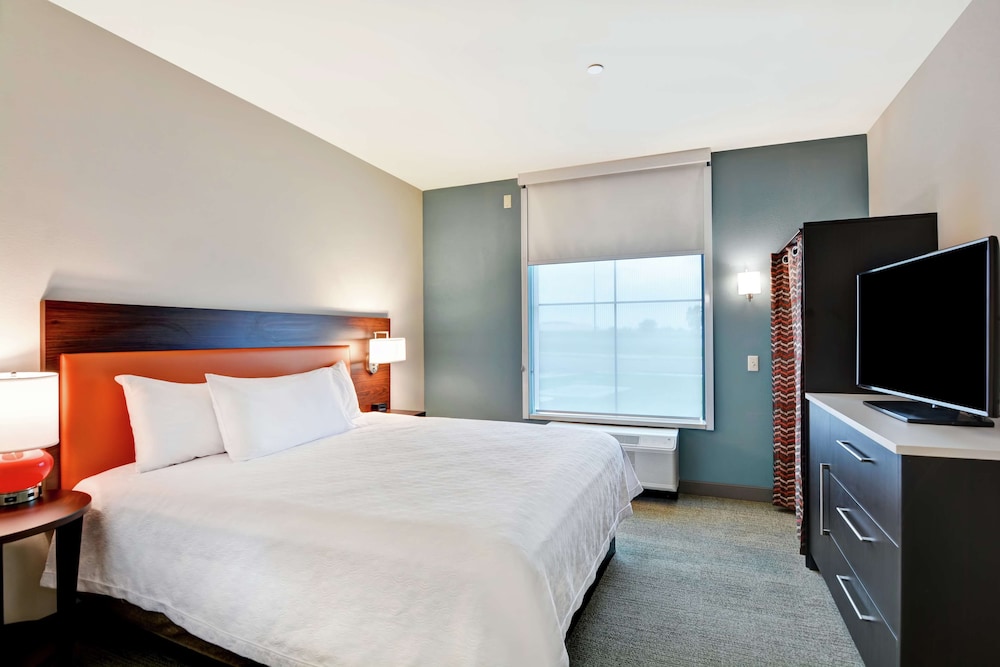 Studio, 1 King Bed, Accessible, Bathtub photo 3