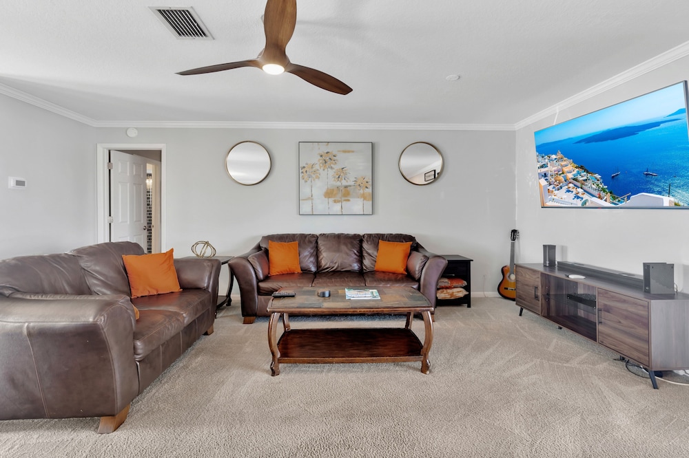 House, Multiple Beds, Pool Access, Garden View (Waterfront Pool House) photo 3