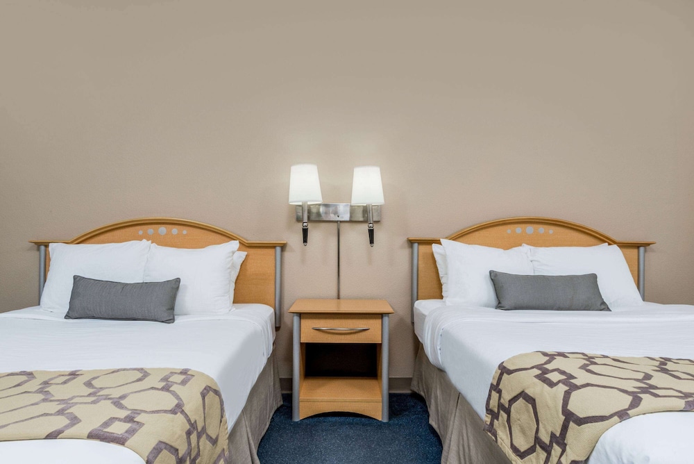Room, 2 Queen Beds, Accessible, Non Smoking photo 2