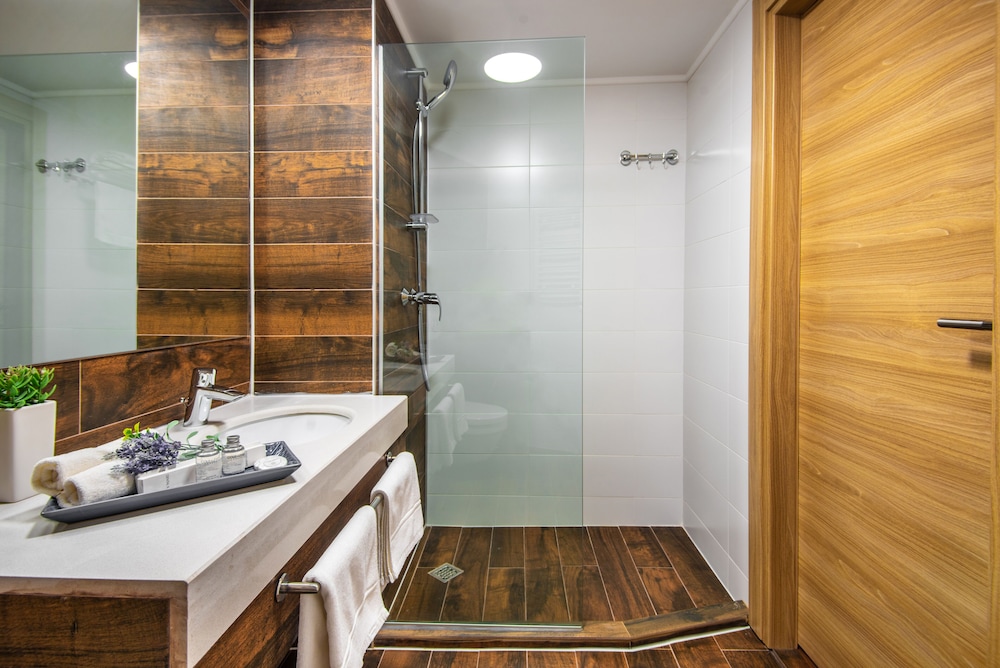 Standard Double Room - Photo 9