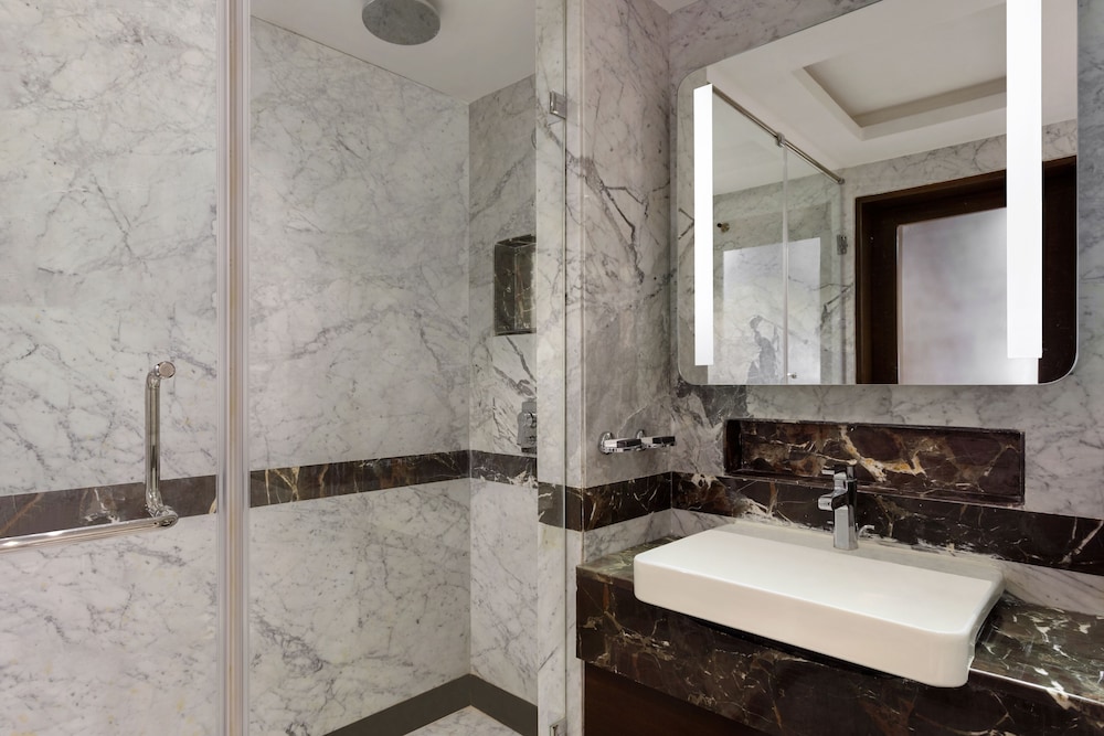 Executive Room, 1 King Bed (with bathtub)