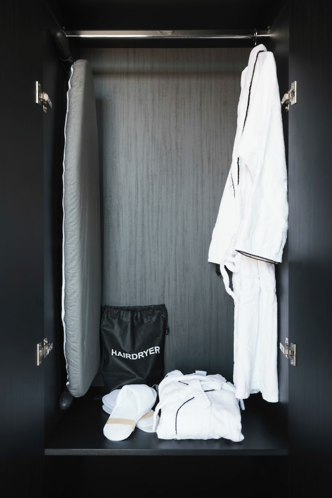 Family Room, Canal View