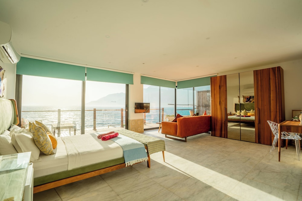 Panoramic Room