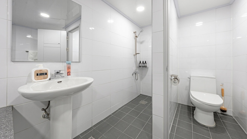Basic Room, 1 Bedroom (201 Ho) - Photo 8