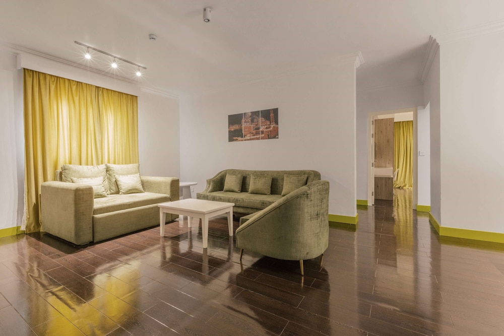 Family Suite (1 King, 1 Twin, 1 Sofa Bed) photo 1