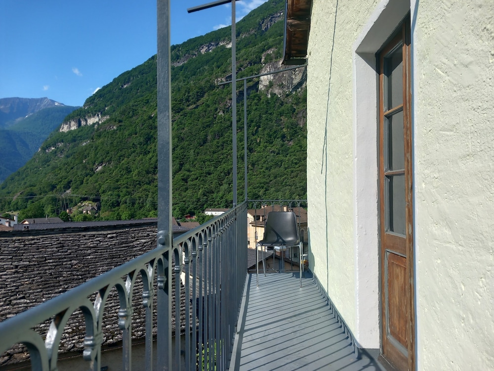 Room, 1 Bedroom, Balcony, Garden View photo 3
