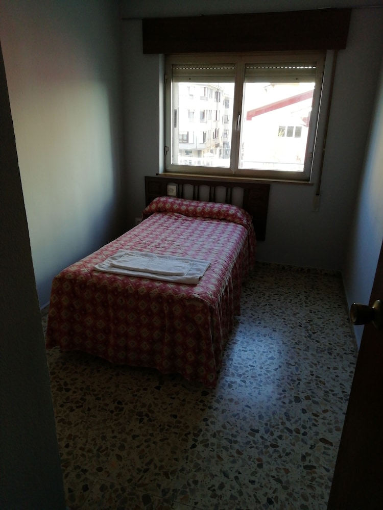 Single Room, Shared Bathroom photo 2