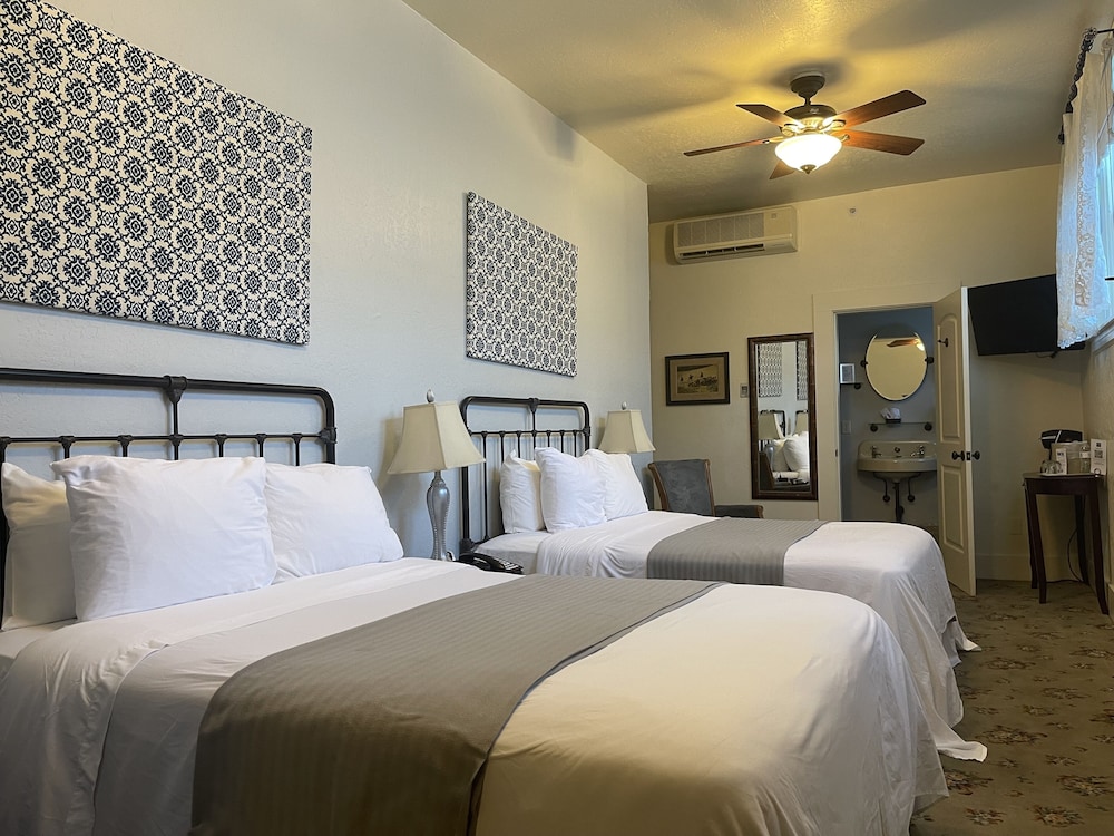 Basic Room, 2 Double Beds