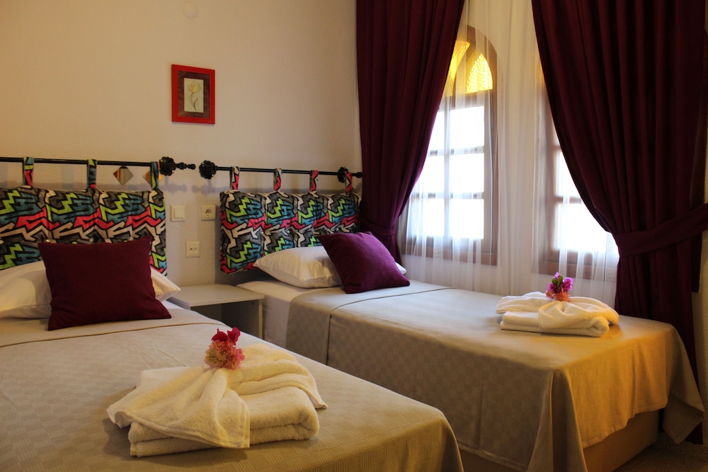 Superior Twin Room, Balcony - Photo 3