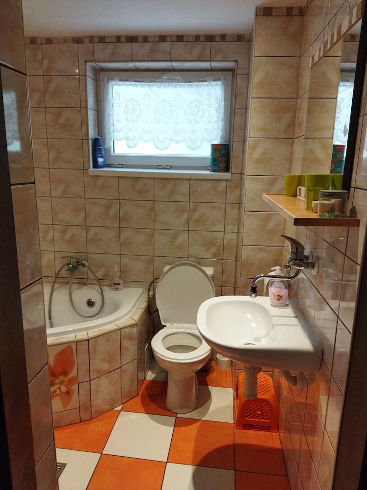 Economy Quadruple Room, Non Smoking, Refrigerator photo 3