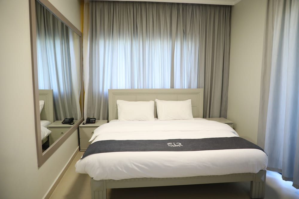 Comfort Single Room, 1 King Bed, City View photo 3