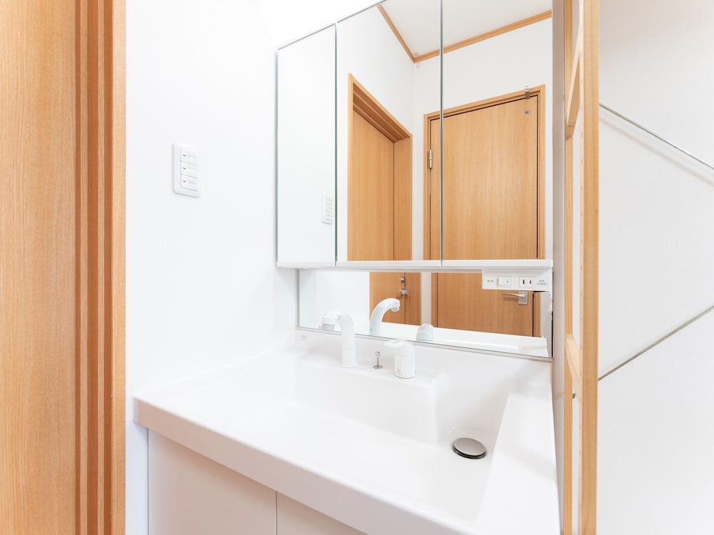 Basic Single Room, Men only, Non Smoking photo 3