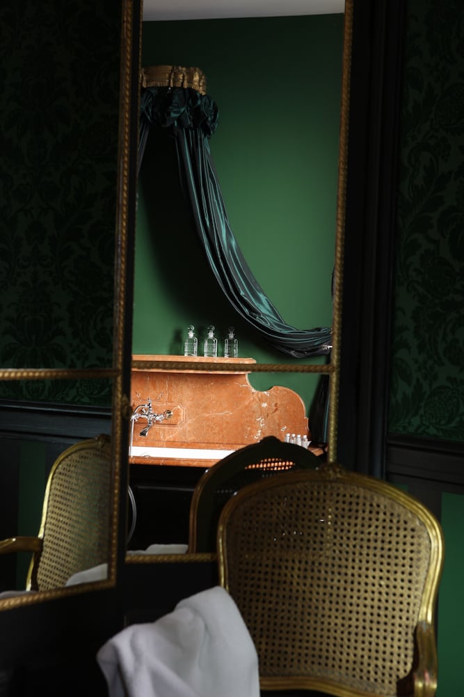 Suite - Photo 5