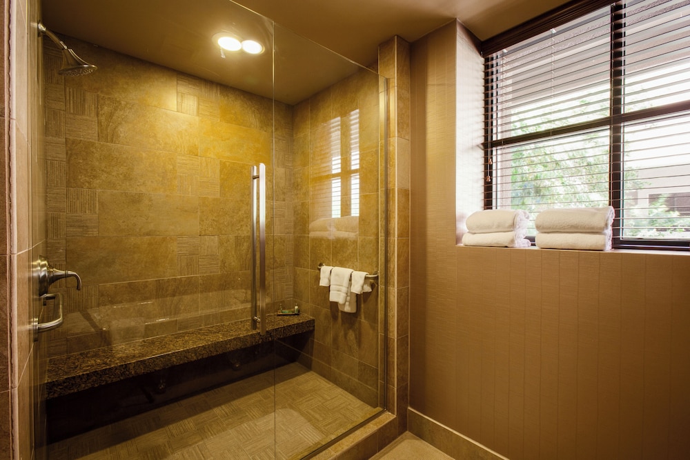 Room, 2 Queen Beds, Mountain View - Photo 8