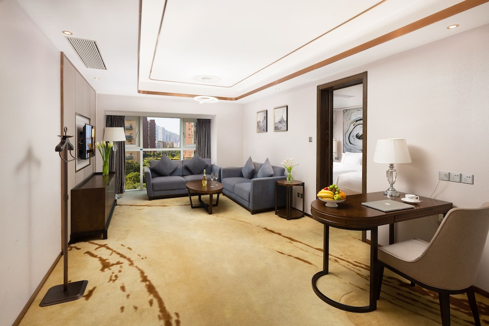 Business Suite, 2 Twin Beds photo 2