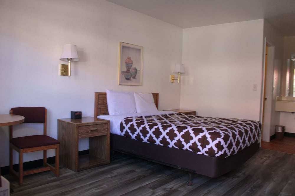 Standard Room, 1 Double Bed, Non Smoking - Photo 1