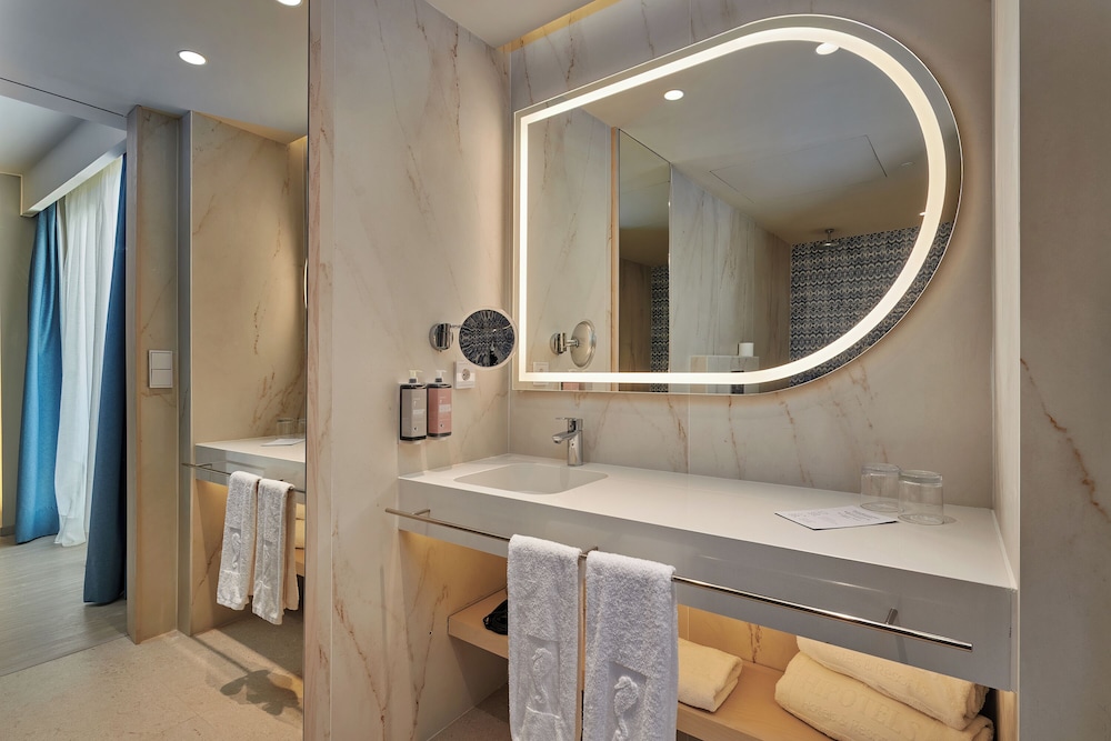 Suite, Balcony, Sea View (2 adults) - Photo 9