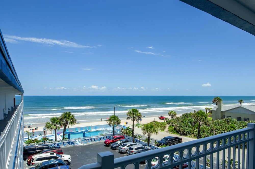 Standard Room, 1 King Bed, Ocean View photo 1
