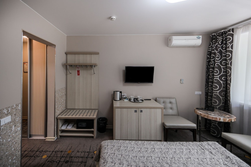 Standard Double Room, Balcony, Park View photo 2