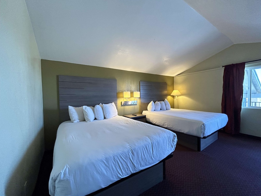 Room, 2 Queen Beds - Photo 1