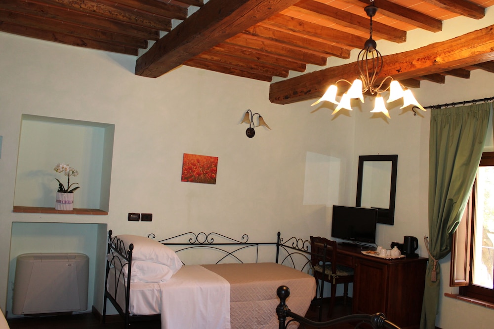 Standard Triple Room photo 2
