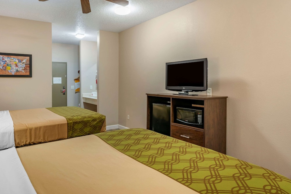 Standard Room, 2 Queen Beds, Non Smoking photo 3